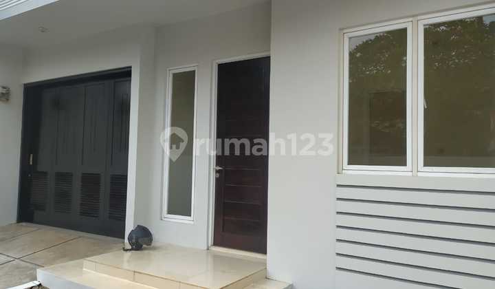 Disewakan Rumah Taman Alfa Indah 2 Lantai Full, Jakarta Barat
