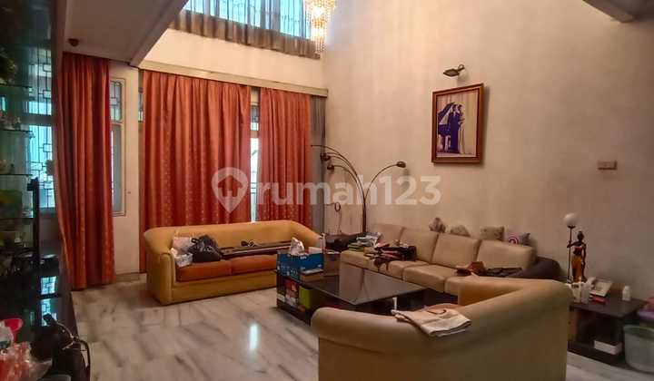 Disewakan Rumah Intercon Taman Kebon Jeruk Semi Furnish Luas Tanah 446 M, Jakarta Barat 2