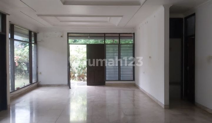 Disewakan Rumah Taman Kebon Jeruk Intercon 2 Lantai, Jakarta Barat 2