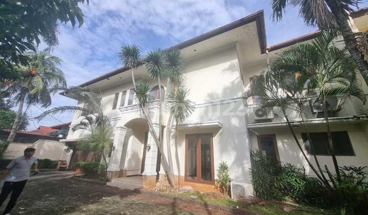 Rumah Kontrakan Semi Furnished di Kemang Jakarta Selatan/luy10.25 Rumah Kontrakan Semi Furnished di Kemang Jakarta Selatan/luy10.25