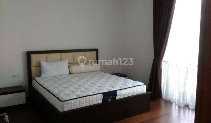 Rumah 2 Lantai Bagus Furnished SHM 3 Kamar 4m 2