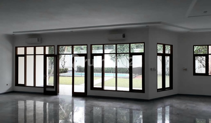 Rent House in Pejaten Land Area 1000m² Building Area 400m² 4 Bedrooms 3 Bathrooms Available 05.2024 Rent House in Pejaten Land Area 1000m² Building Area 400m² 4 Bedrooms 3 Bathrooms Available 05.2024