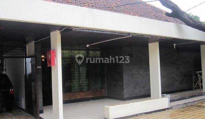 Rumah Semi Furnished SHM di Menteng Jakarta Pusat 12.24 2