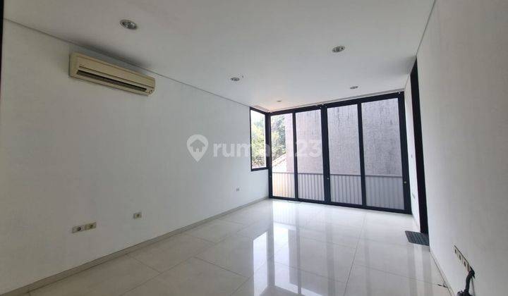 Rumah 3lt di Menteng Jakarta Pusat Lt 750 Lb1000 6kt 5km 8.24 2