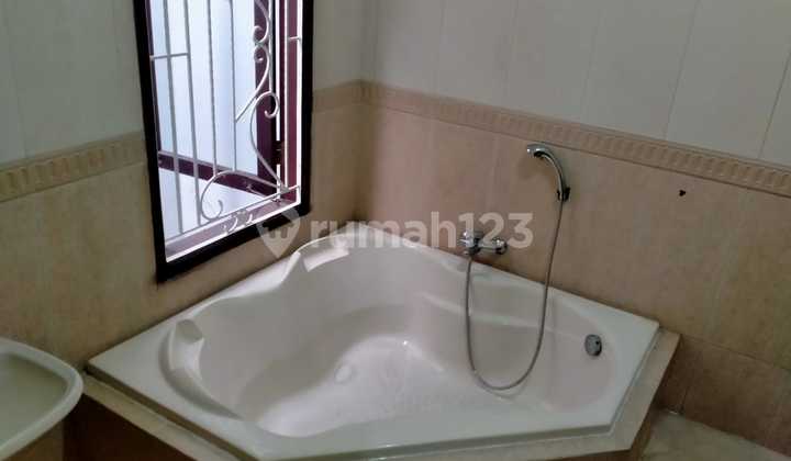 Di Sewakan Rumah 2Lt Area Tulungagung Atas_Senopati L:400//09.25 Di Sewakan Rumah 2Lt Area Tulungagung Atas_Senopati L:400//09.25