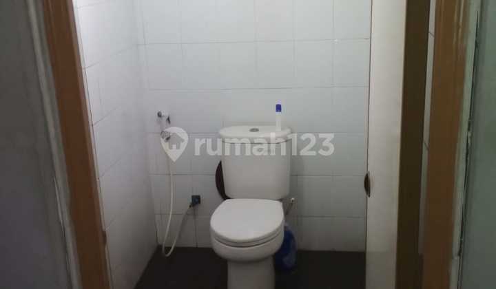 For Rent 3-Story Shop House, 13x4m² Strategic Location on Melayu Street, East Jakarta//alf11.25 2