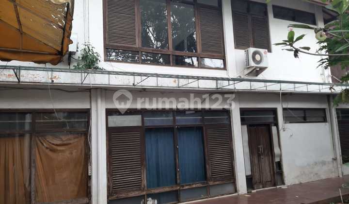 For Rent & Sale House in Menteng, Central Jakarta 2 Parking Spaces 4 Bedrooms, 4 Bathrooms, /10.25 2