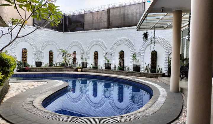 Rumah Pondok Indah Dekat JIS Luas Tanah 550 Harga USD 42.000/Tahun 06.25