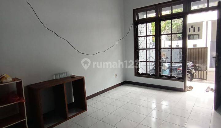 Disewa Rumah Bagus Semi Furnished di Tebet Jakarta Selatan 2