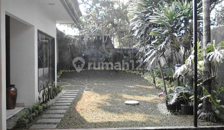 For Rent House in Kemang, South Jakarta, Land Area 550, Building Area 420, 4 Bedrooms, 4 Bathrooms // 02.25