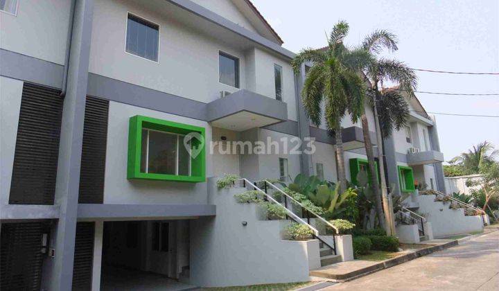 Rumah Bagus Semi Furnished Dalam Komplek 3 Kamar Tidur  2