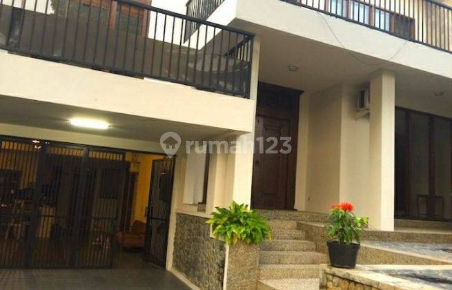 Rumah 2 Lantai Semi Furnished Kemang Selatan 4br  1