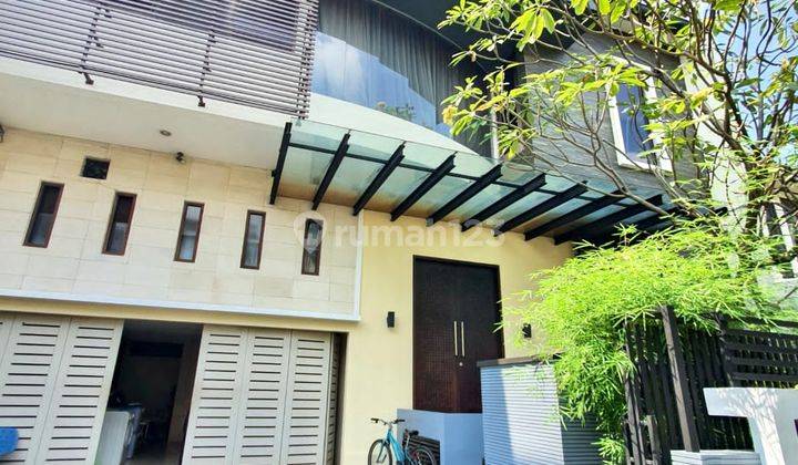 Rumah 2 Lantai Luas 250sqm SHM di Pondok Indah, Jakarta Selatan 1