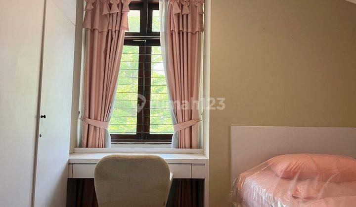 Rumah 2 Lantai Bagus Parkiran Luas 5 Kamar 288jt Pertahun 2