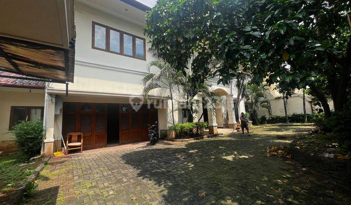 Rumah Modern 2 Lantai, 6 Kamar, Dan Gazebo di Kemang Barat 03.24 1