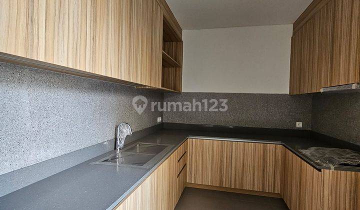 Rumah 2 Lantai di Navapark Bsd 5 Kamar Tidur 03.24 2