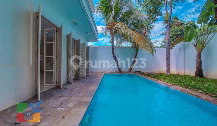 Rent House in Kemang 3.5 Floors Area 247m² Land 385m² 04.2024