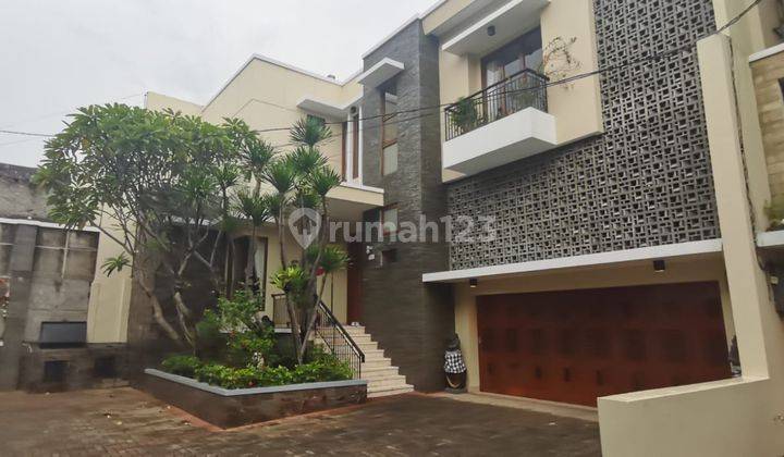 House Compound At Kemang Lt 500m² Lb 480m² 4+2 Kt 4+2 Km 05.24 1