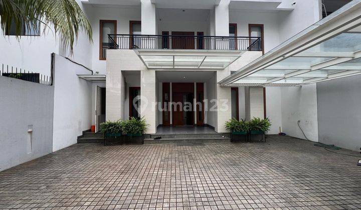 Disewakan Rumah 2 Lantai Semi Furnished di Menteng 1,6M 30.24 1