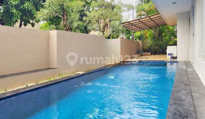Rumah Sewa Pondok Indah Area Alam ada Kolam 4 Kamar 285 Juta/Tahun 06.25