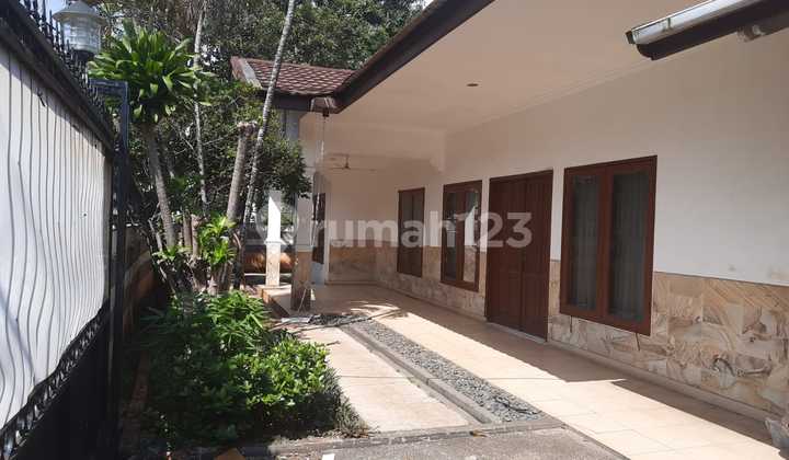 Rumah Kmang 1 Lantai ada Kolam Renang 4 Kamar Harga 450 Juta/Tahun 06.25 1