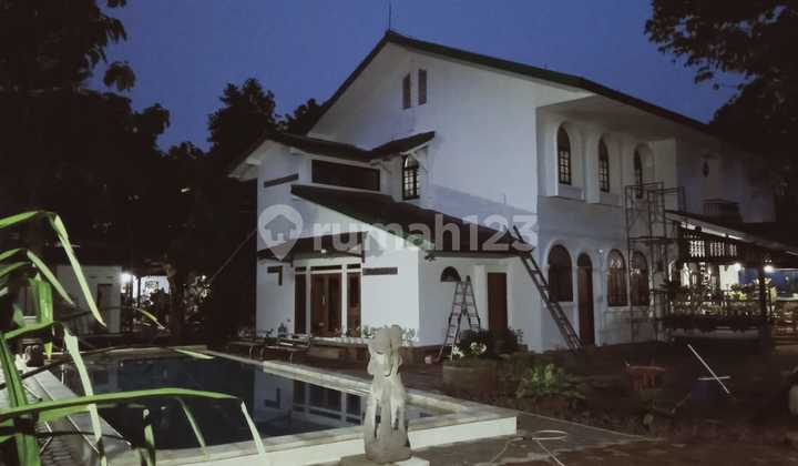 Rumah di Ciracas Luas Tanah 2.816m2 4 Kamar Garasi Luas Harga 17,5M 06.25