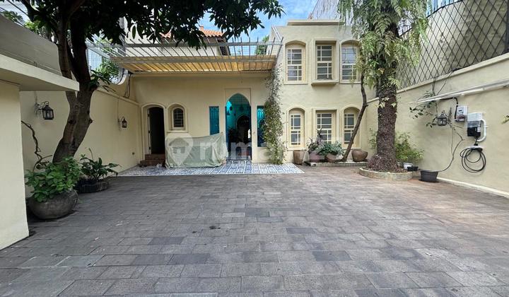 Disewakan Rumah di Menteng Jakarta Pusat 4 Bdr 660 Juta // 01.26