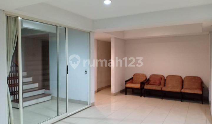 Townhouse 4 Kamar Tidur Luas Tanah 320 Ada Kolam Renang 249Jt/Tahun 03.26 2