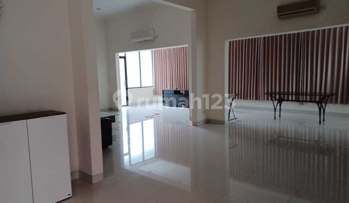 Di Sewakan Rumah Menteng Jakarta Pusat KM4//LT800//LB700//10.25 Di Sewakan Rumah Menteng Jakarta Pusat KM4//LT800//LB700//10.25