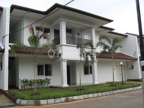 Rumah 2 Lantai Bagus Semi Furnished SHM di Kemang Timur, Jakarta Selatan 1