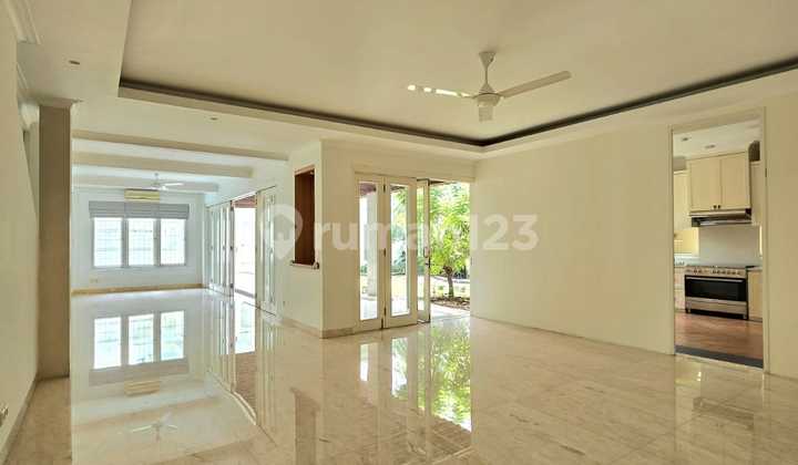 Di Sewakan Rumah Di Kebayoran Baru Luas//LT720/3BR/6Garasi//11.25 2