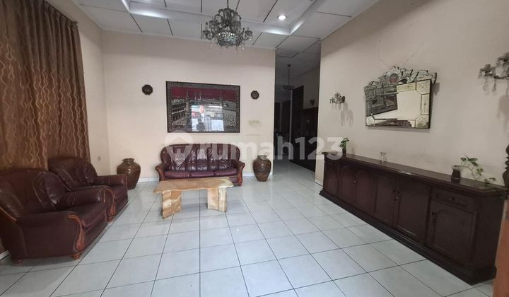 House in South Semarang, roadside, suitable for business. 2