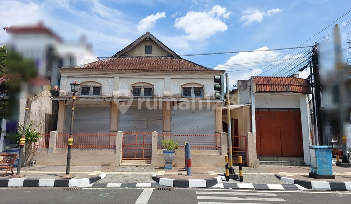 Rumah vintage di Salatiga dekat pasar kota salatiga Rumah vintage di Salatiga dekat pasar kota salatiga