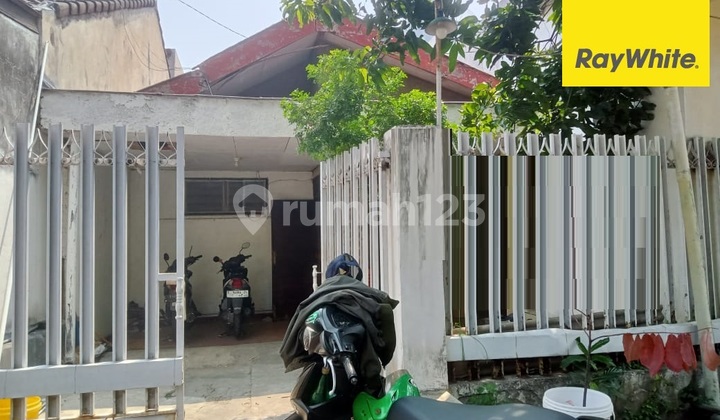 Dijual Rumah di Jalan Dukuh Kupang Surabaya 1