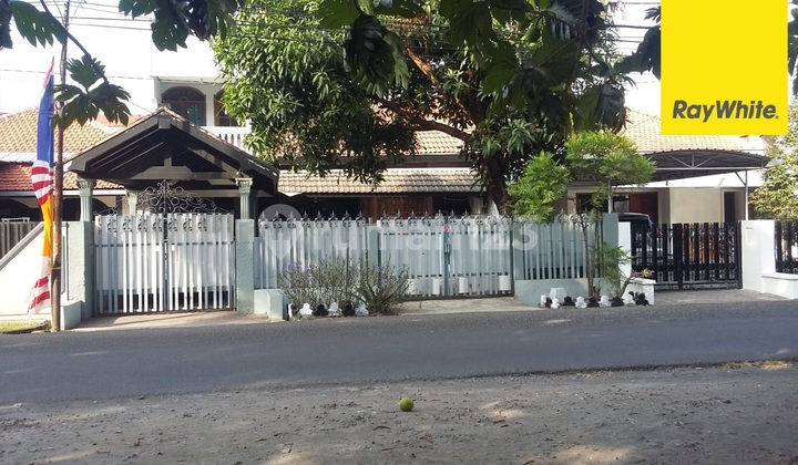Dijual Rumah 2 lantai di Raya Ketintang Selatan Surabaya 1