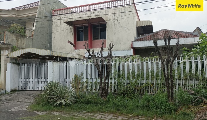 For Sale: 2.5-story House in Pucang Kerep, Gubeng, Surabaya 1