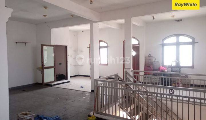 Disewakan Rumah 3 lantai di Nol Jalan Raya Nginden Surabaya 1