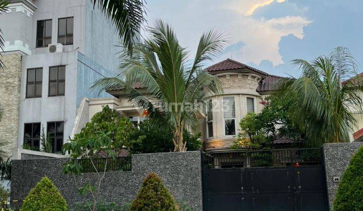 Dijual Rumah Mewah 2 Lantai SHM di Bukit Darmo Golf Surabaya 1