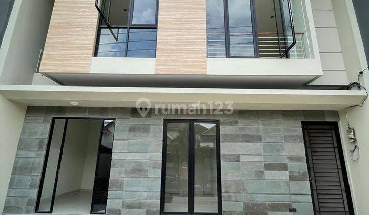 Dijual Rumah 2 Lantai SHM di Sutorejo Permai Selatan Surabaya 1