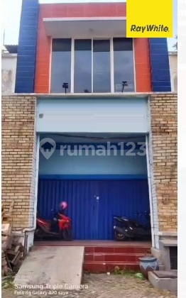 For Lease 3-Story Shop House on Jl I Gusti Ngurah Rai Purimas Surabaya 1