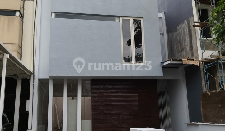 Disewakan Rumah 2 lantai di Graha Famili Verbana Surabaya