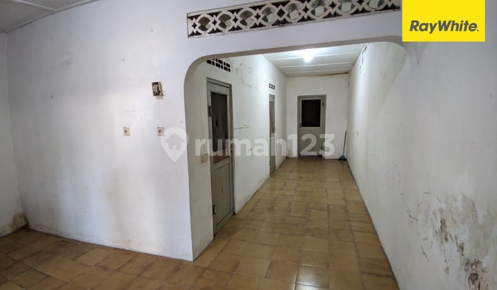 For Rent 2-story house on Tambak Adi Street, Simokerto, Surabaya.