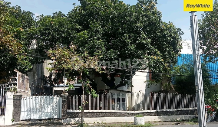 Disewakan Rumah 2 lantai di Jl Kutai Darmo Surabaya 1
