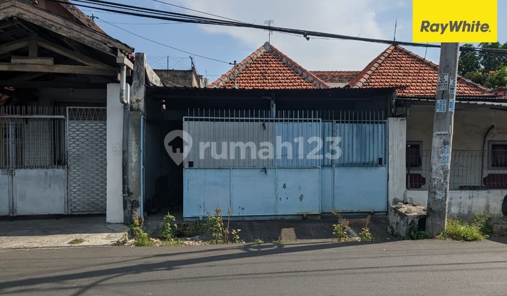 For Rent 2-story house on Tambak Adi Street, Simokerto, Surabaya.