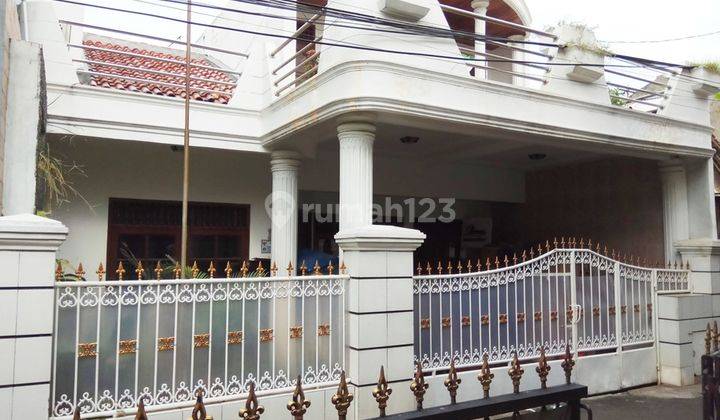 Rumah 2 Lantai Bagus Semi Furnished Di Tebet, Jakarta 2