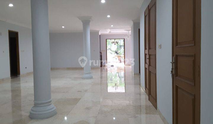 Rumah 3 Lantai Unfurnished SHM di Gandaria Kebayoran Baru Jakarta 2