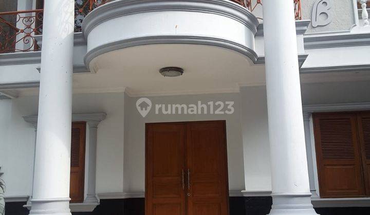 Rumah 3 Lantai Unfurnished SHM di Gandaria Kebayoran Baru Jakarta 1