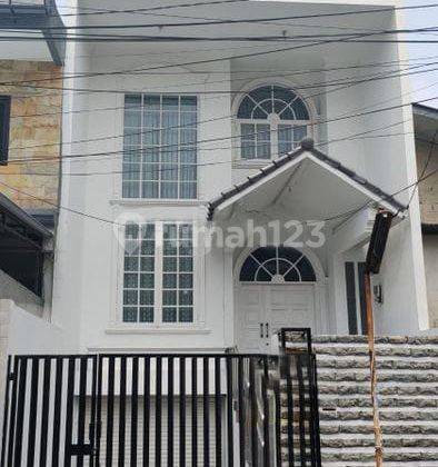 For Rent Rumah 2 Lantai Semi Furnished SHM di Pondok Indah, 10.23 1