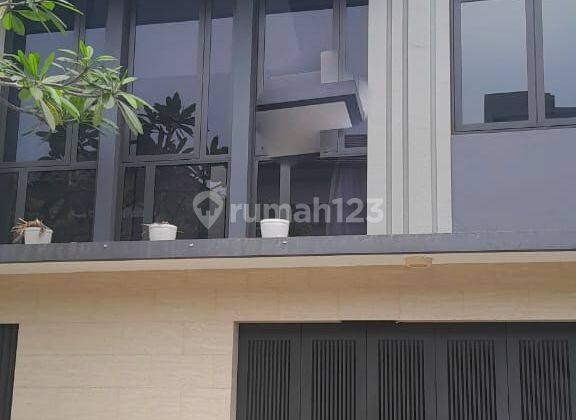 Rumah 2 Lantai Semi Furnished di Nava Park 4kt 03.24 2