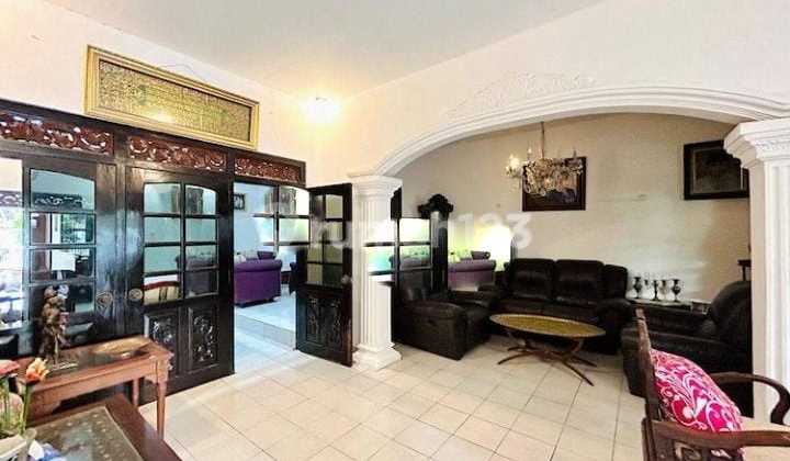 Disewakan Rumah Klasik Siap Huni Di Tebet dalam LT:500m2 LB:400m2 SHM //02.2025 2